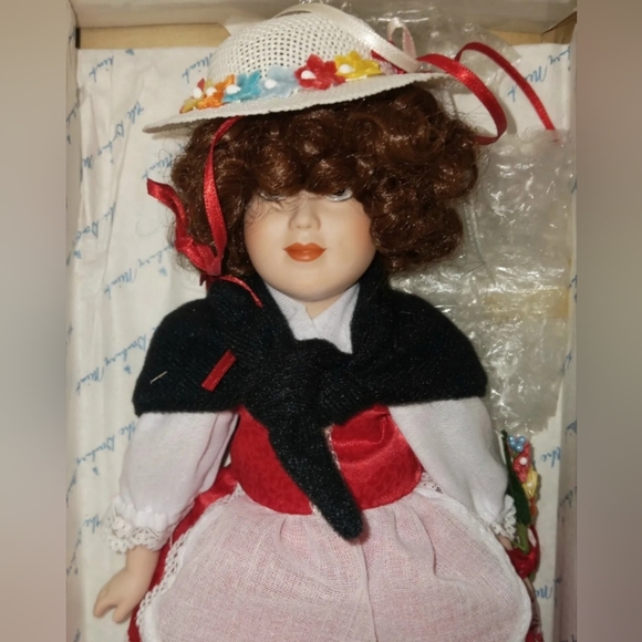 (3) Danbury Mint Storybook Porcelain Dolls - Snow White,Heidi,Little Miss Muffet - Picture 14 of 16